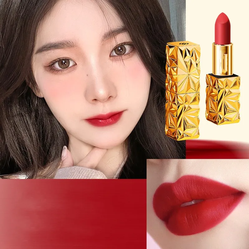 Matte and hard to remove makeup lipstick - Red