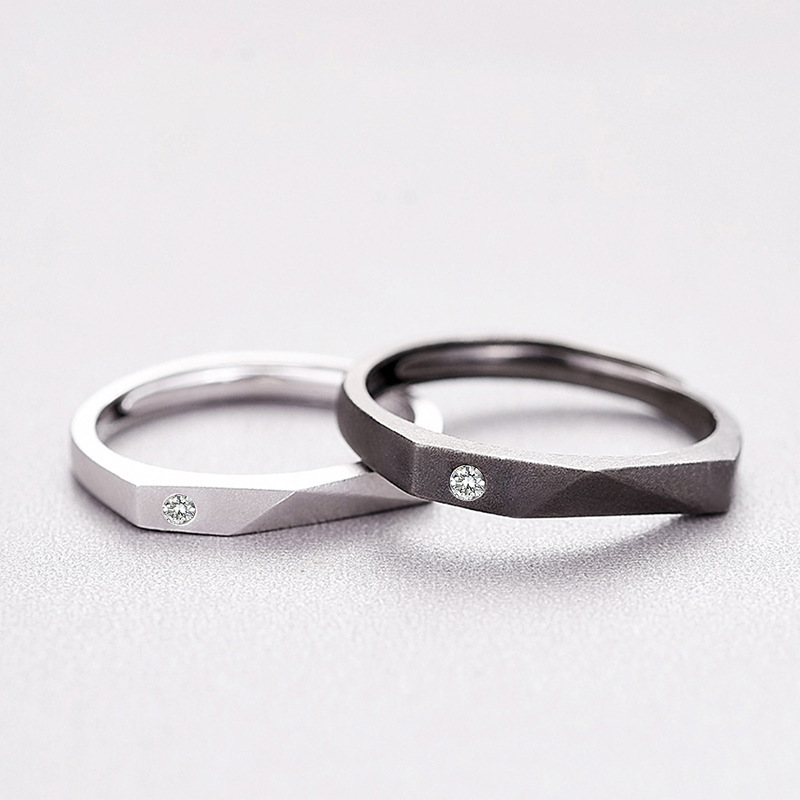 Silver Lovers In A Long-distance Relationship Have A Ring