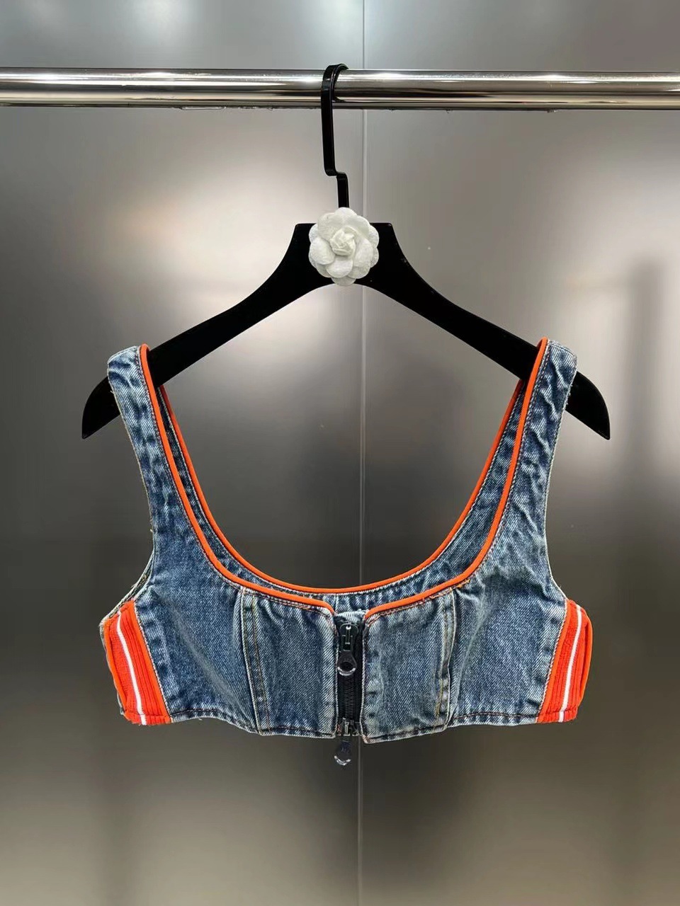 Title 5, Shorts di jeans da donna stile Spice Girl, un c...