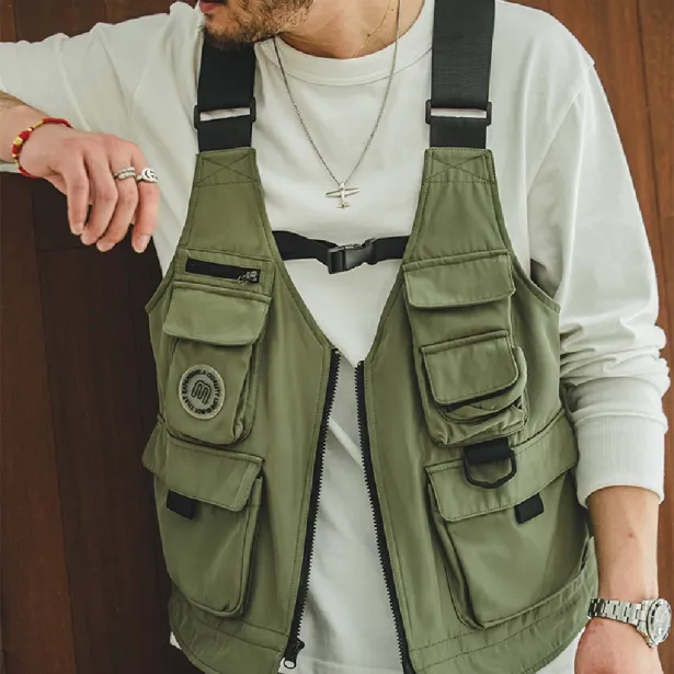 Multi-pocket casual vest - modern design