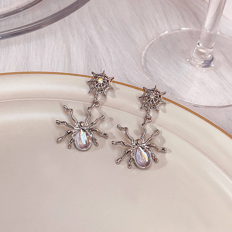 Dark spider moonstone stud earrings (black)