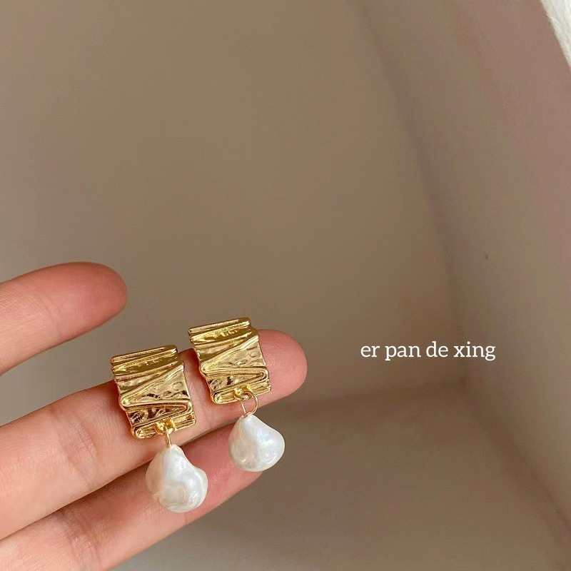 RETRO Geometric Square Metal Pearl Pleated Earrings