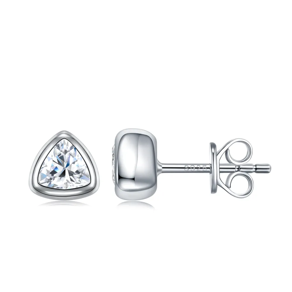 A Luxurious And Fashionable Minimalist Jewelry Earring Set Featuring Top-quality Moissanite Stones, Made Of S925 Silver Electroplated With Platinum.