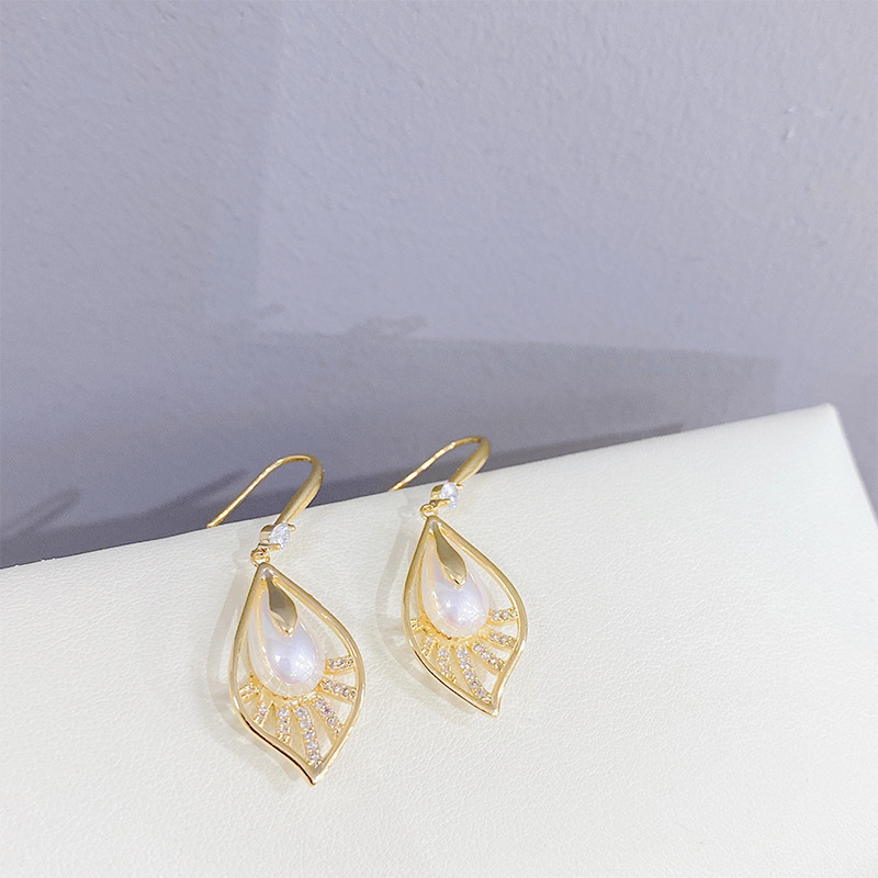 Temperament Leaf Micro-inlaid Zircon Earrings Earrings