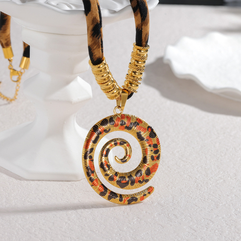 18K Gold Plated Stainless Steel Leopard Print Pendant Necklace For Women