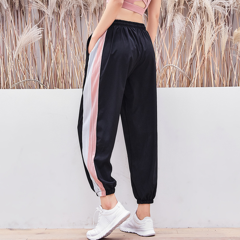 Title 6, Damen Sweatpants mit Farbkontrast und Crinkle-E...