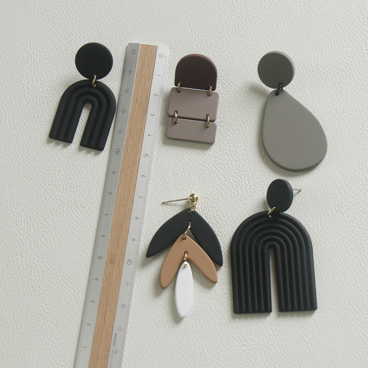 Title 4, Pendientes Largos para Mujer Serie Negro Gris c...