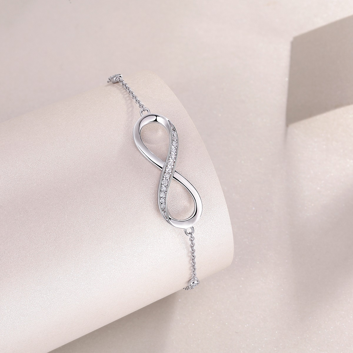 Set With Top-quality Moissanite, This Luxurious And Fashionable Light Luxury Jewelry Silver Bracelet Is Made Of S925 Silver Electroplated With Platinum