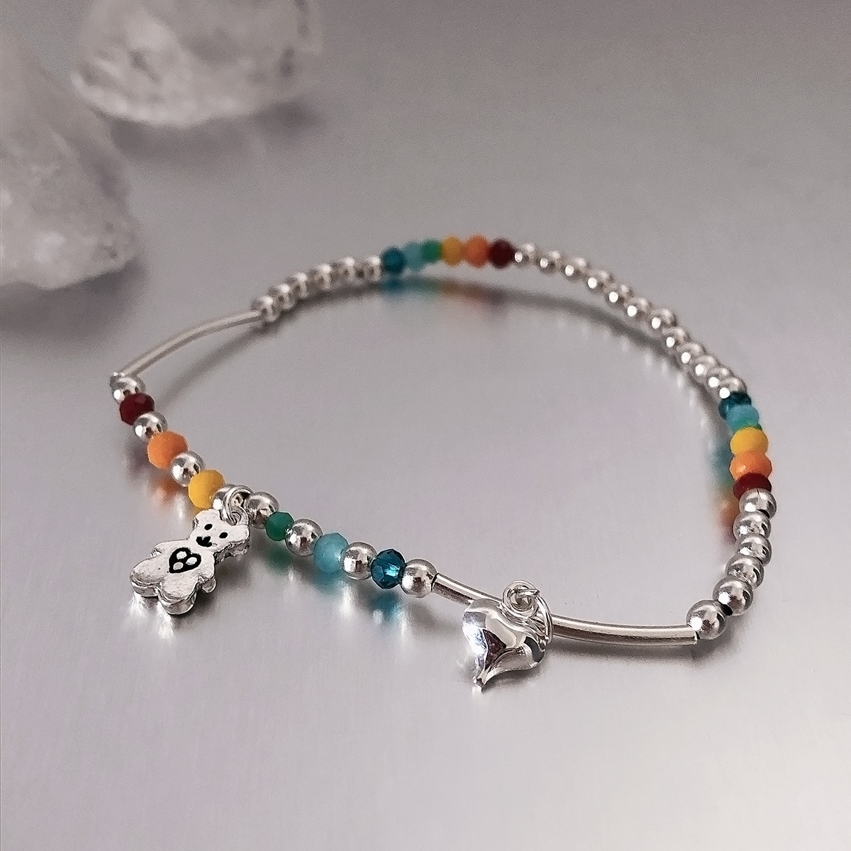 Title 2, Kleurrijke liefdesbeer kralenarmband voor dames