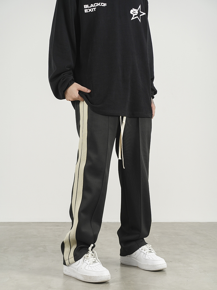 Title 4, Straight-leg loose-fitting sweatpants with two ...