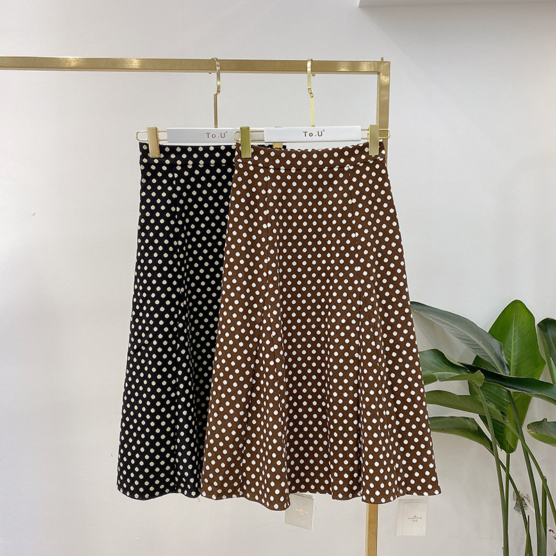 Title 4, Polka dot high waist skirt – a stylish and flat...