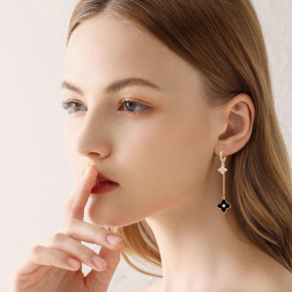 Women's Fashion Simple Clover Shape Earrings