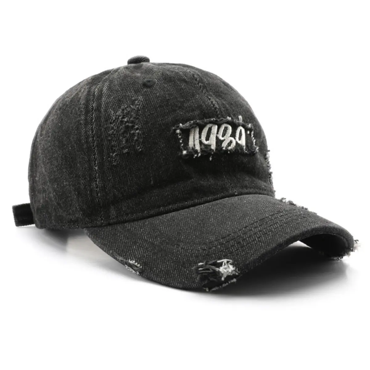 Single-color Embroidered Label With Frayed Edges, Washed And Aged For A Retro And Casual Look. Baseball Cap With Curved Brim, Suitable For Street Entertainment