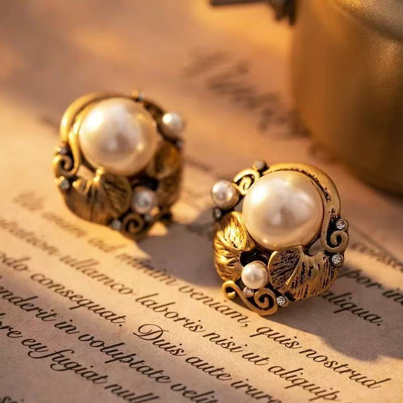 New Arrival Retro Distressed Pearl Earrings, Minimalist French Vintage Cottage Style Luxury Elegant Ladies Ear Ornaments
