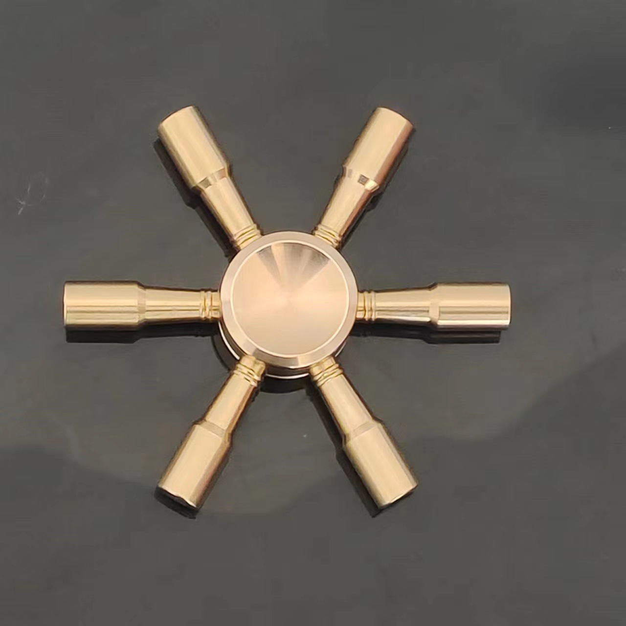 High-speed spinning metal fidget spinner decompression toy.