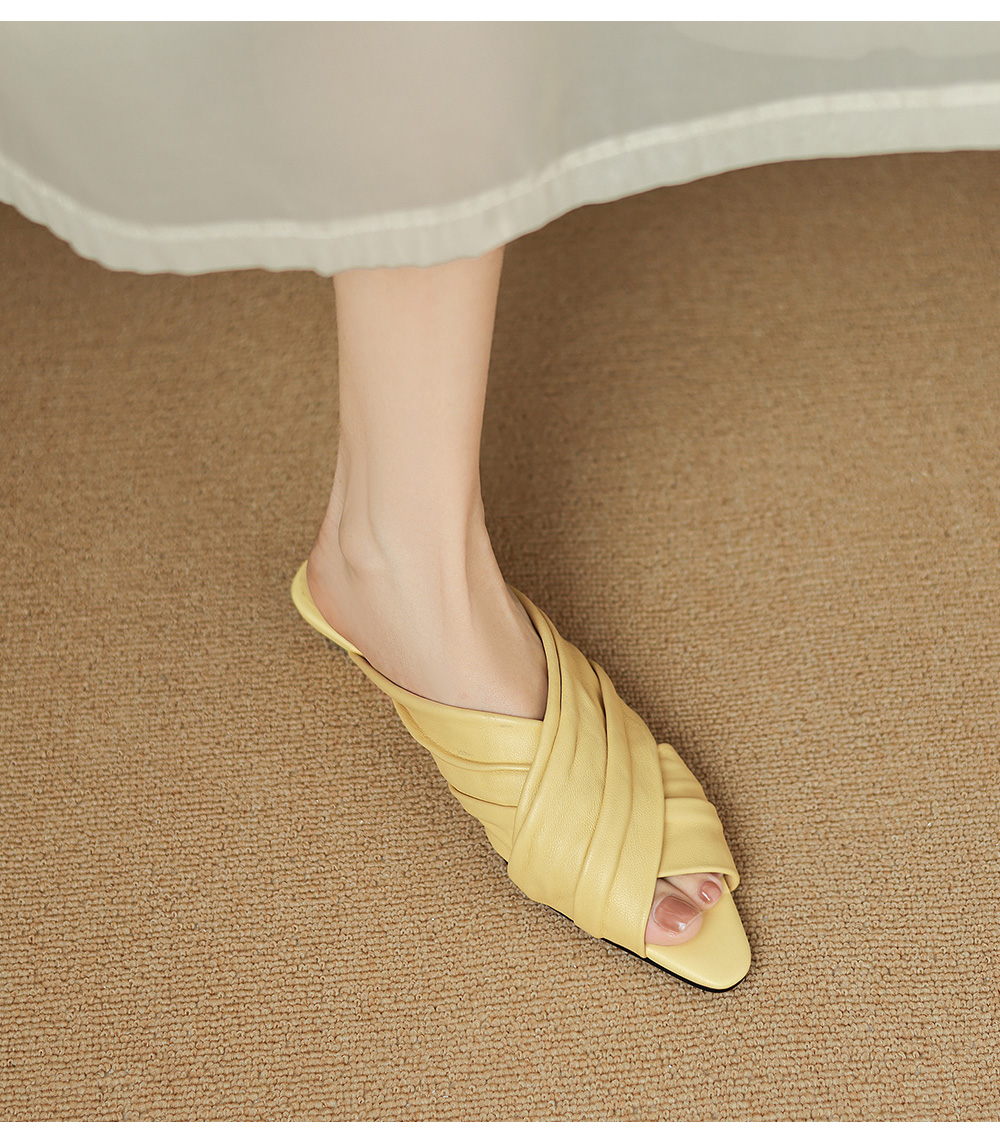 Women's Flat Mule Sandals sole detail – Sarah Express