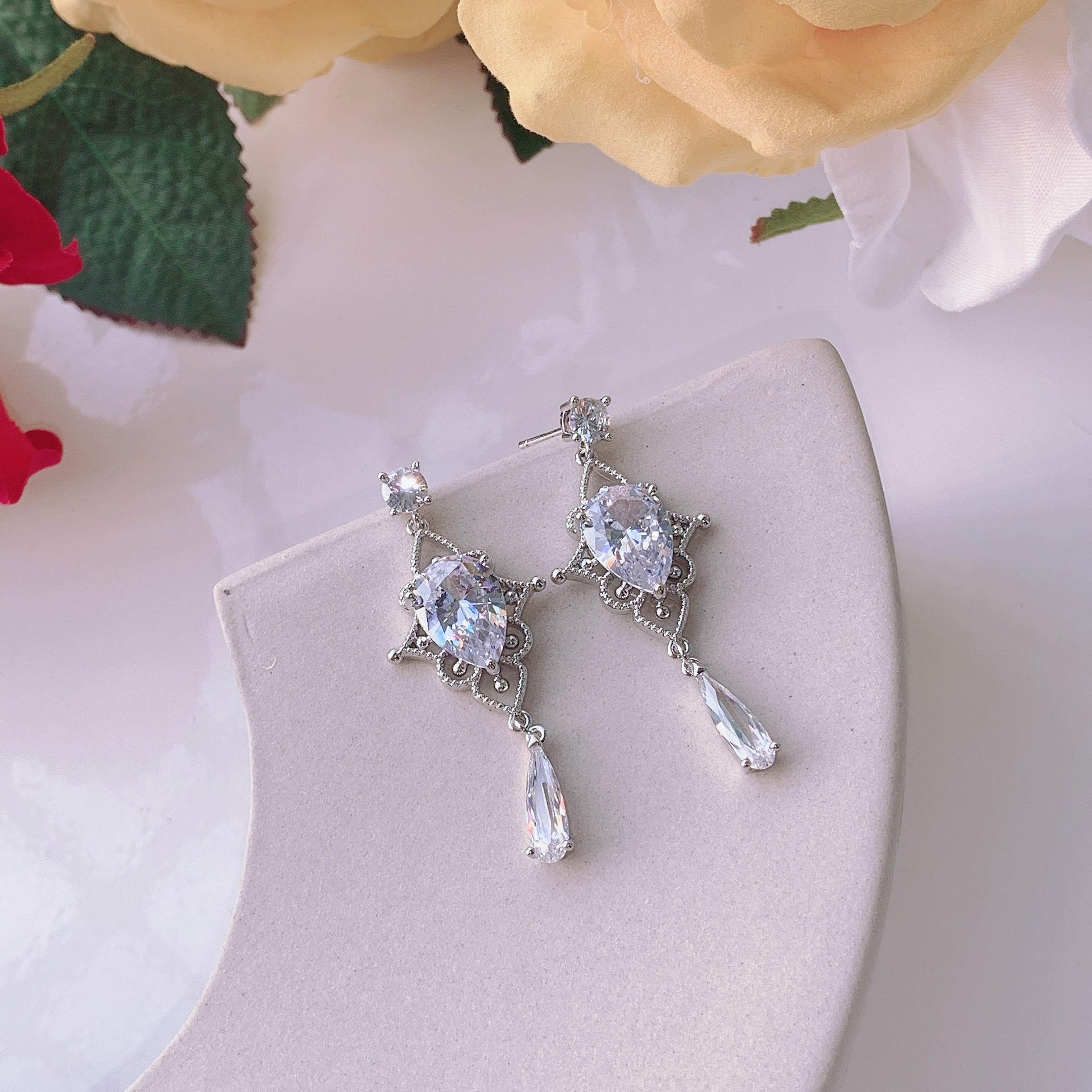 The Same Style Of Fashionable High-end Earrings And Net Celebrities