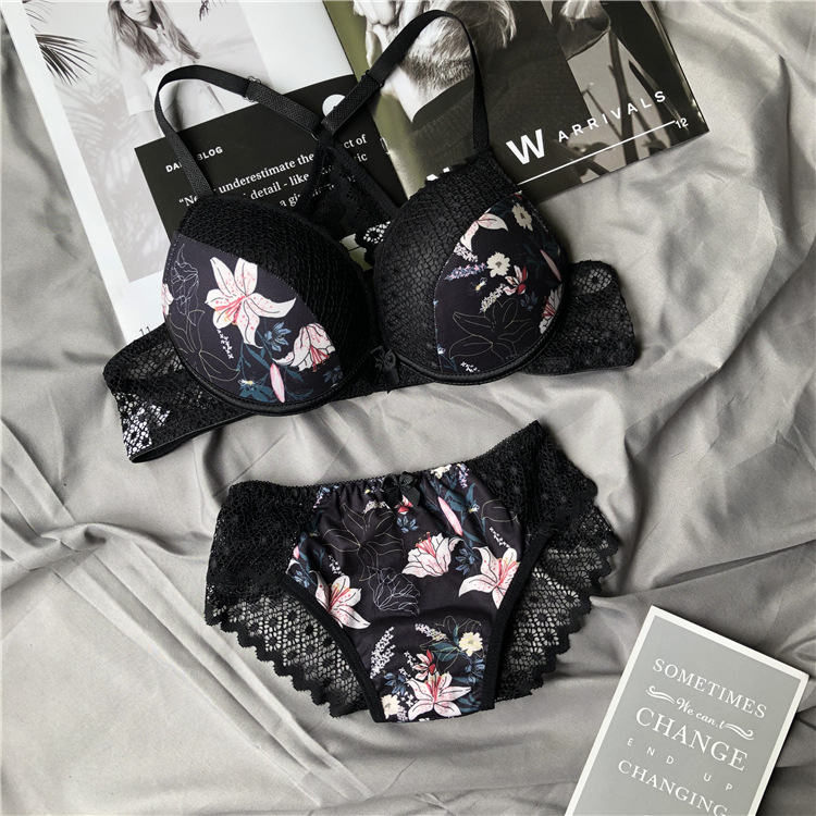 Title 2, Lace DE Big Chest Floral Gather Bra Underwear Set