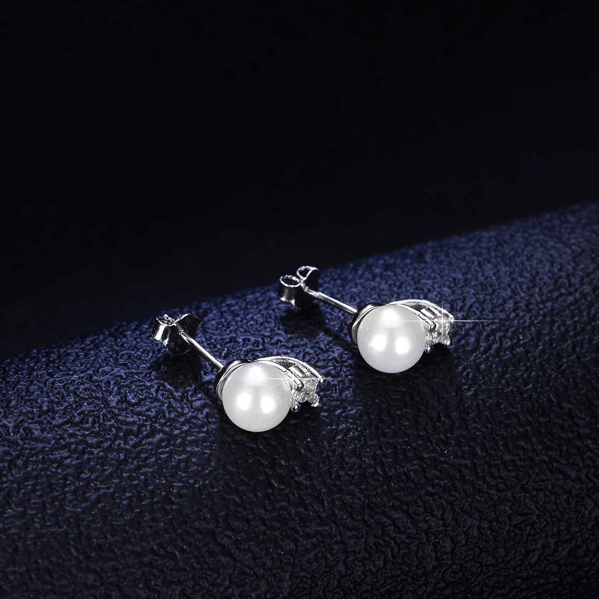 Sterling Silver Micro Inlaid Mosang Diamond Classic Four Claw Earrings