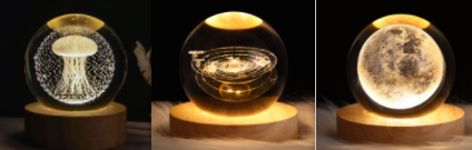 Kleine nachtlamp met kristallen bol, sterrenhemel en planeten – massiefhouten lampvoet, zonnestelsel 6 cm, 2 stuks