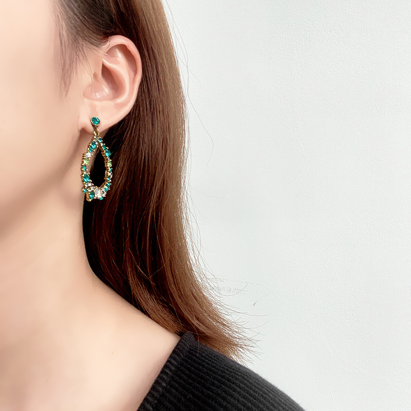 Silver Needle Retro Temperament Earrings Emerald Flash Diamonds