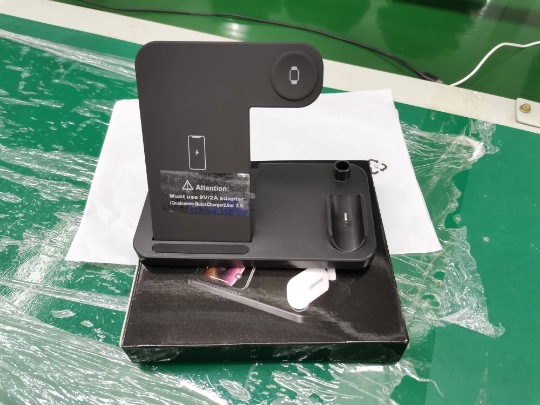 Quick-charge 15w Folding 4-in-1 Wireless Charger - Image 6
