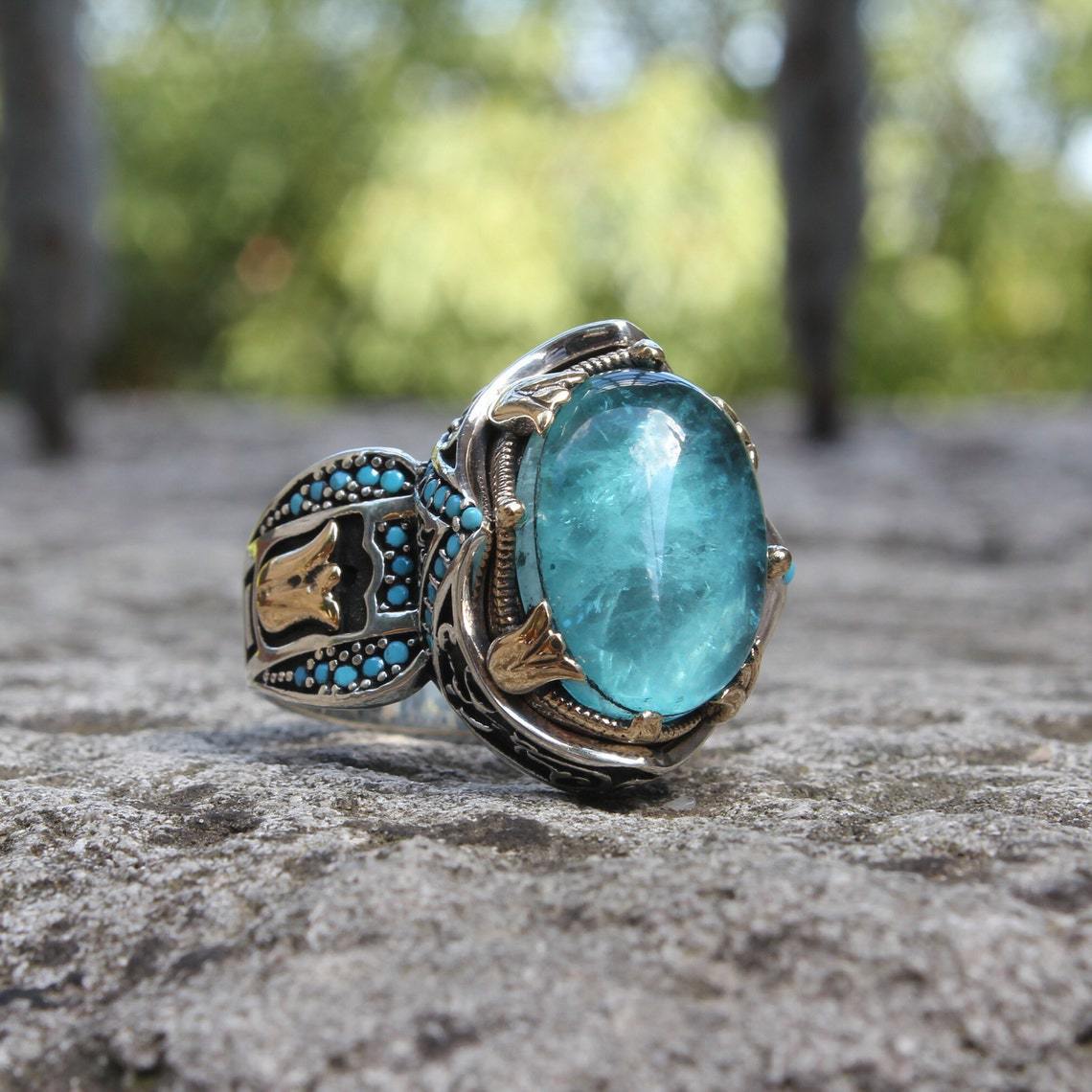 Title 3, Carved Blue Gemstone Ring in Two Colors – Ein s...