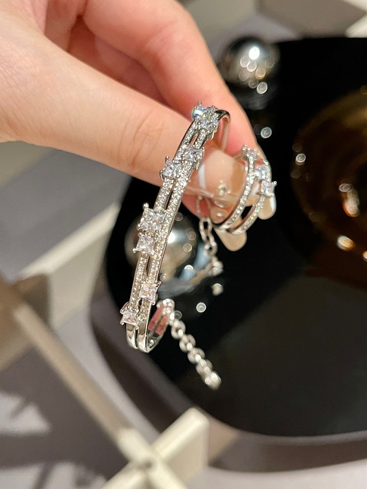 Simple And Versatile High-end Bracelet Ring