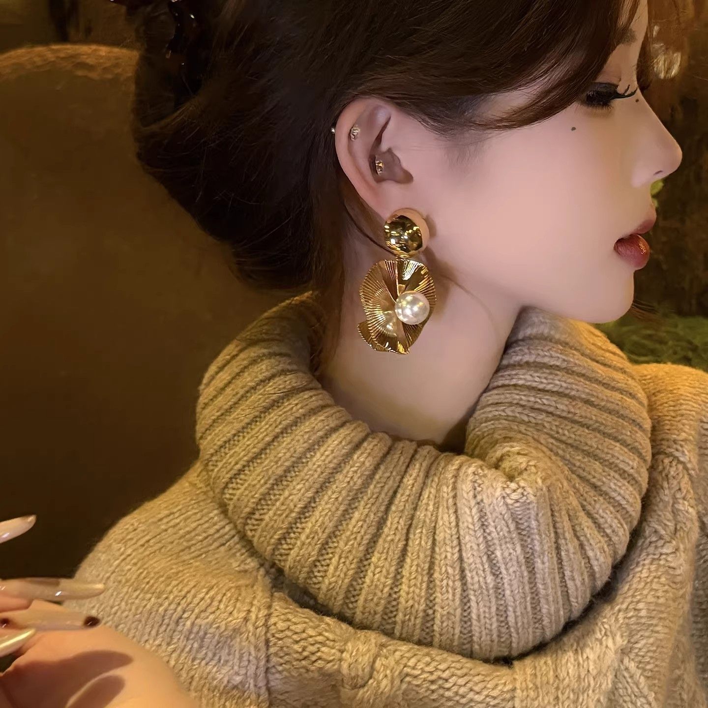 Distinctive Design With No Duplicate Styles. Retro European & American Metal And Pearl Earrings, Bold, Stylish And Eye-catching, A Top Trending Pick.