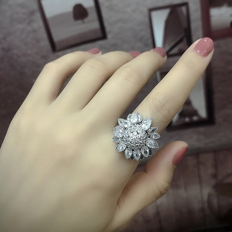 Exaggerated Index Finger Ring Female Personality