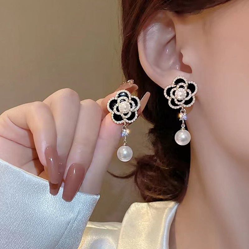 Pearl vintage earrings for women's fashion.