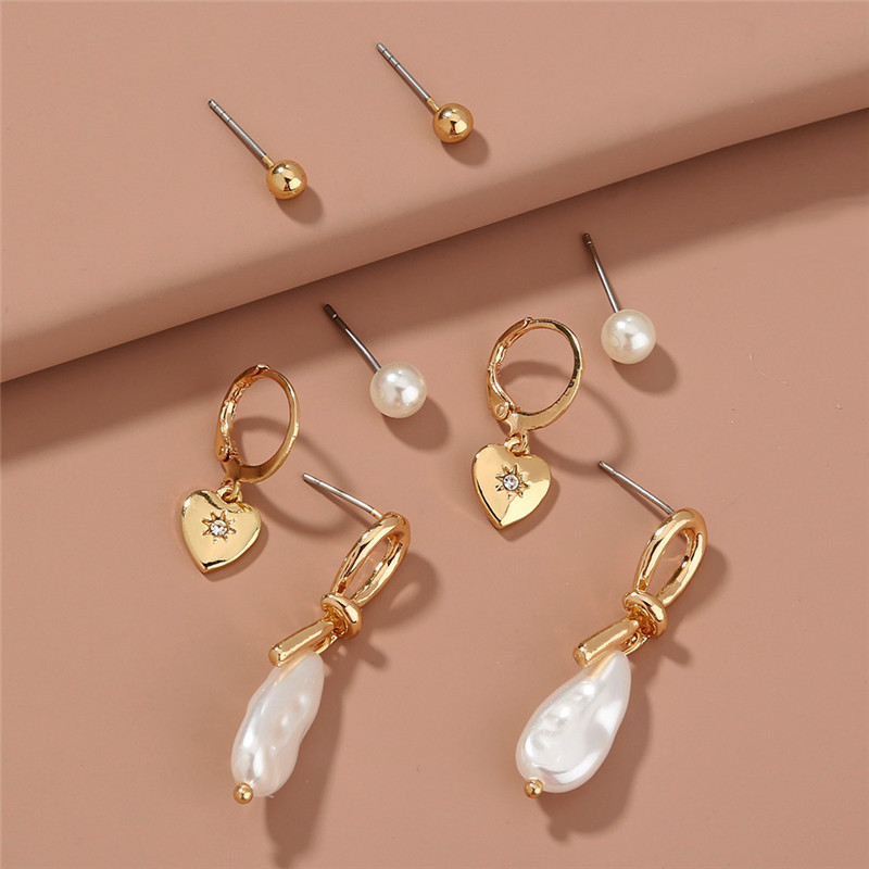 Simple Temperament Wild Pearl Love Earrings
