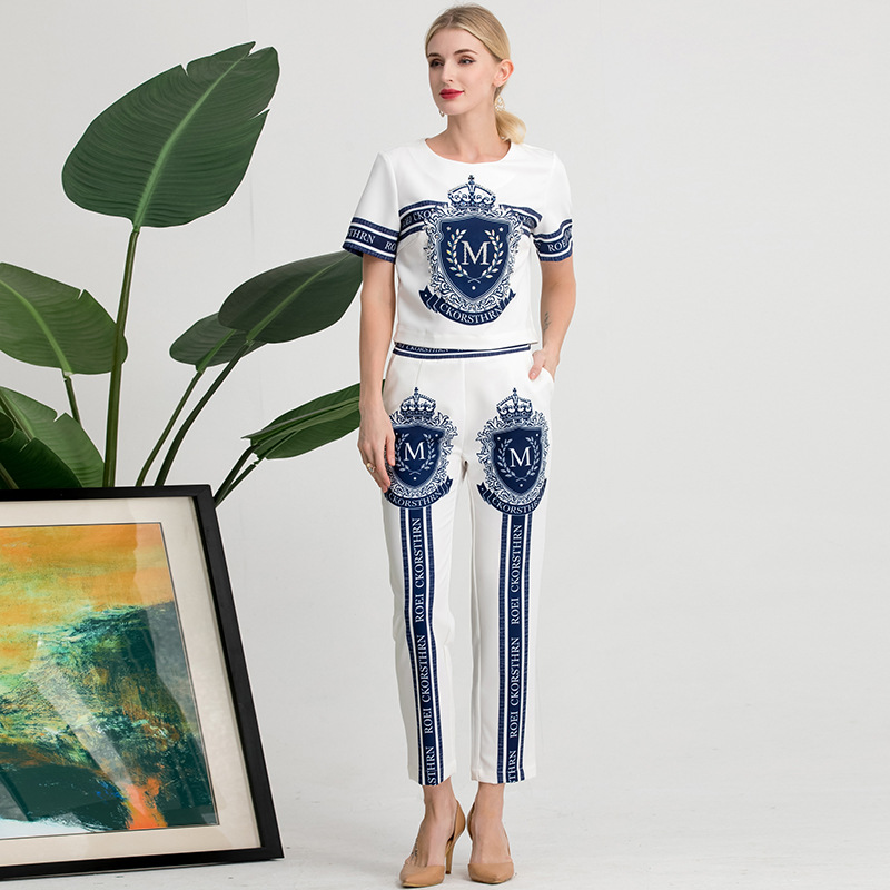 Fashionable Two-piece Short-sleeved T-shirt With Studs And Diamonds And Trousers With Pockets