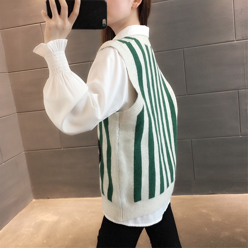 Women's Simple Vertical Striped Knitted Vest Round Neck