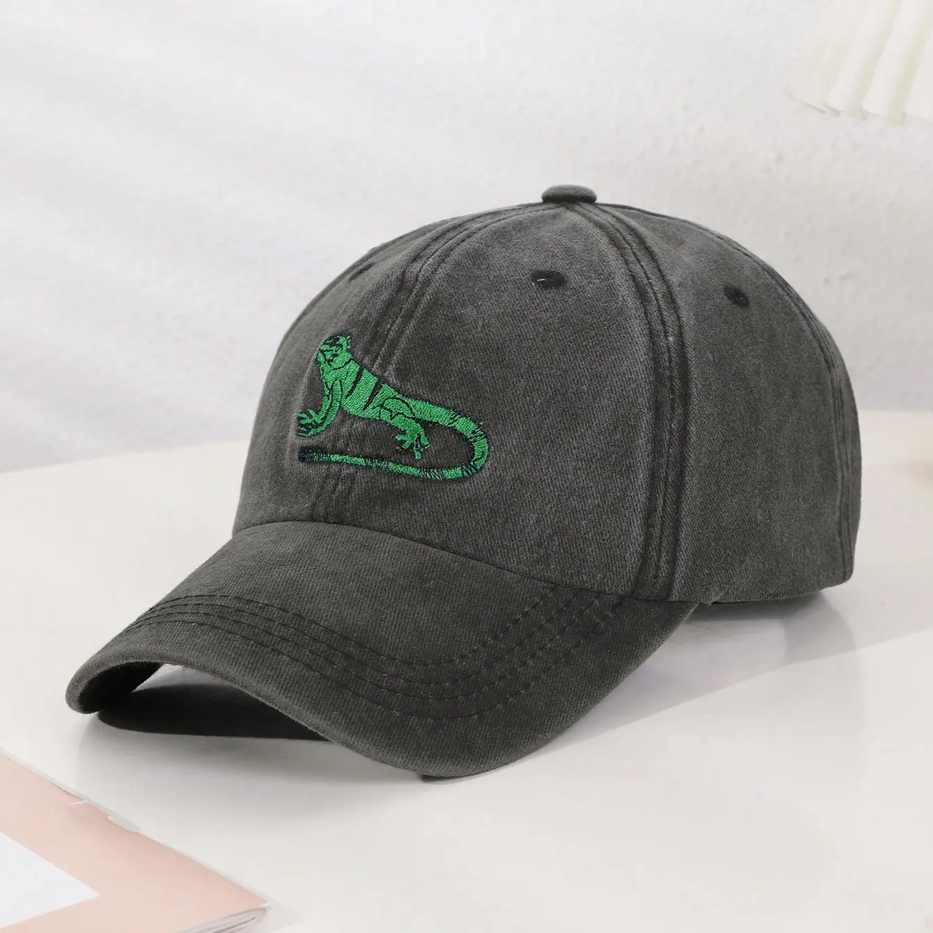 Summer Men's And Women's Distressed Washed Green Cartoon Lizard Embroidered Casual And Simple Style Baseball Cap Suitable For Outdoor Outings