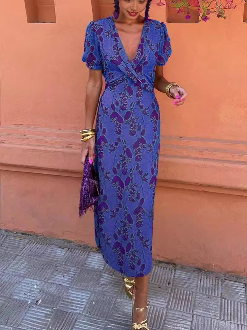Women's form-fitting ruched maxi dress in blue – V-neck short sleeve printed elegant