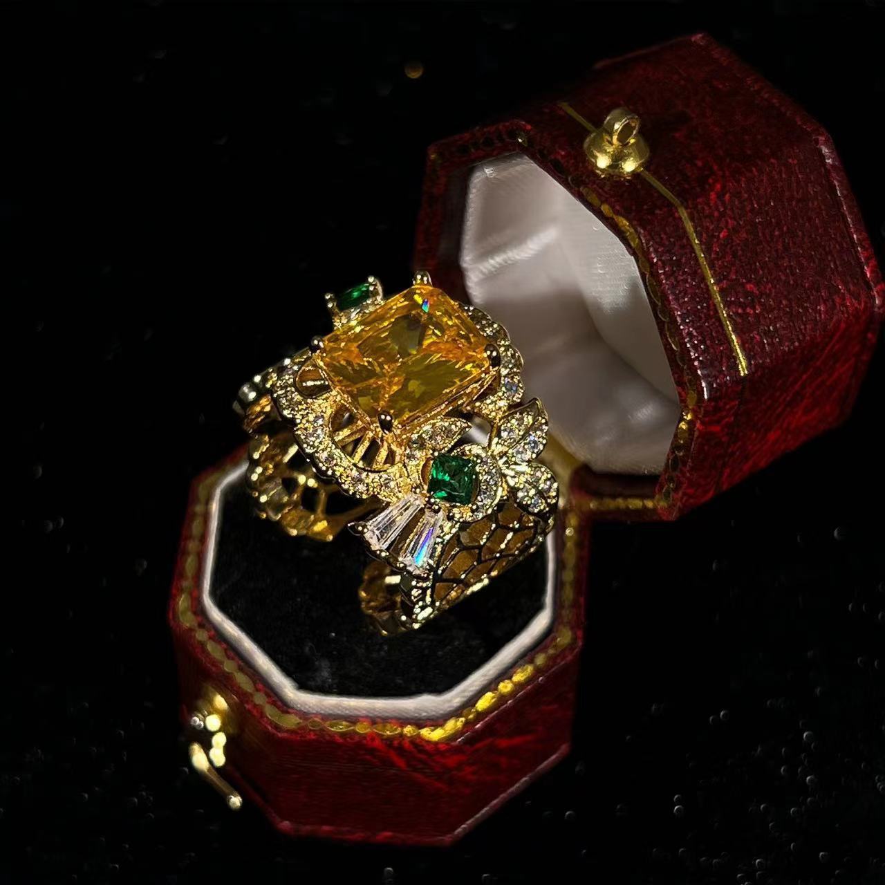 Medieval Hollowed Out Ring With A High-end And Retro Feel