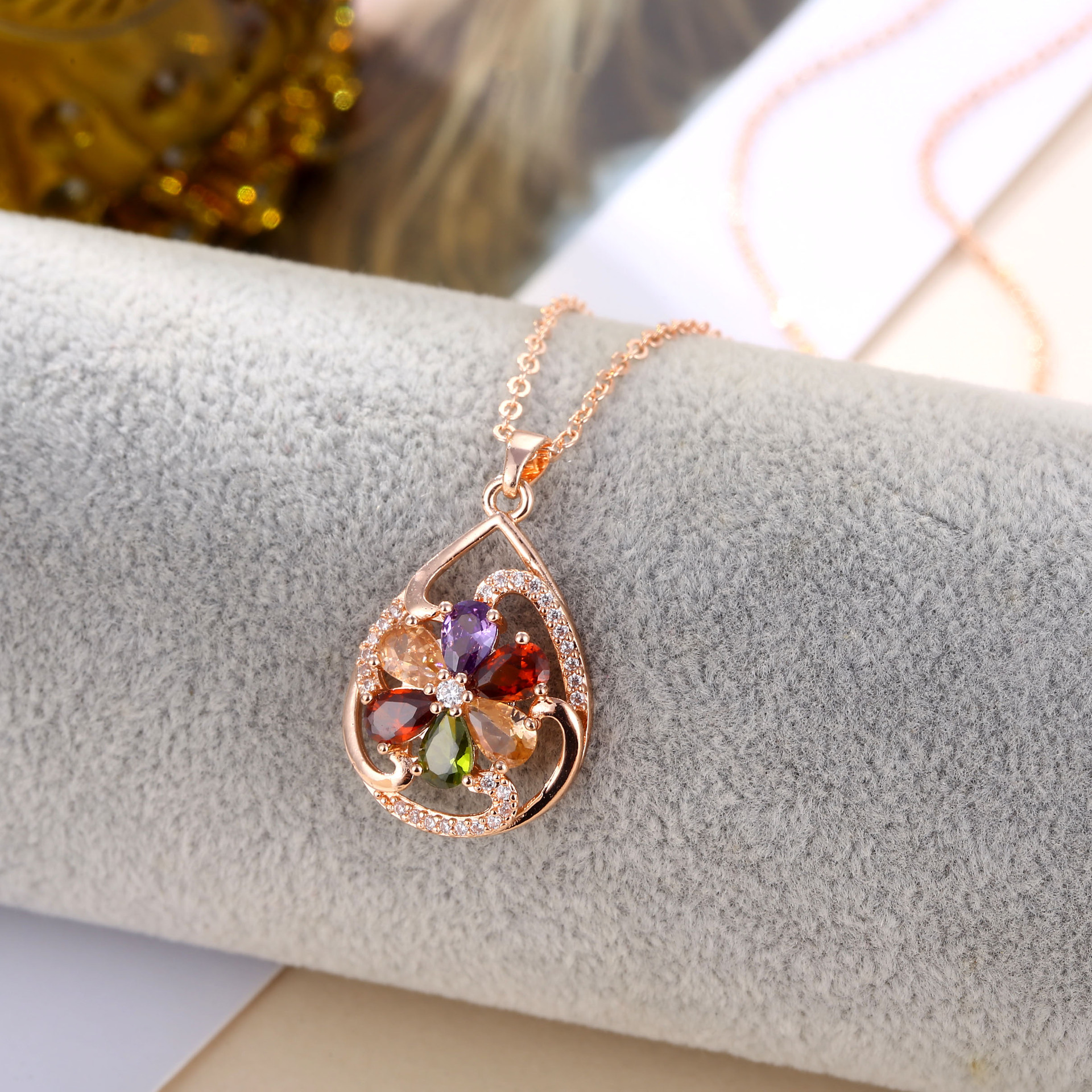 New Style Colorful Rose Gold Zircon Necklace Ladies Clavicle Chain