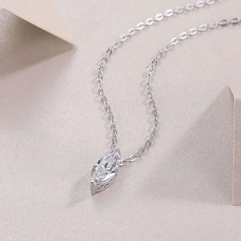1A Fashionable Jewelry Pendant Set Moissanite S925 Sterling Silver And Platinum-plated Diamond In The Shape Of A Horse Eye. Moissanite Silver Jewelry Prohibit T