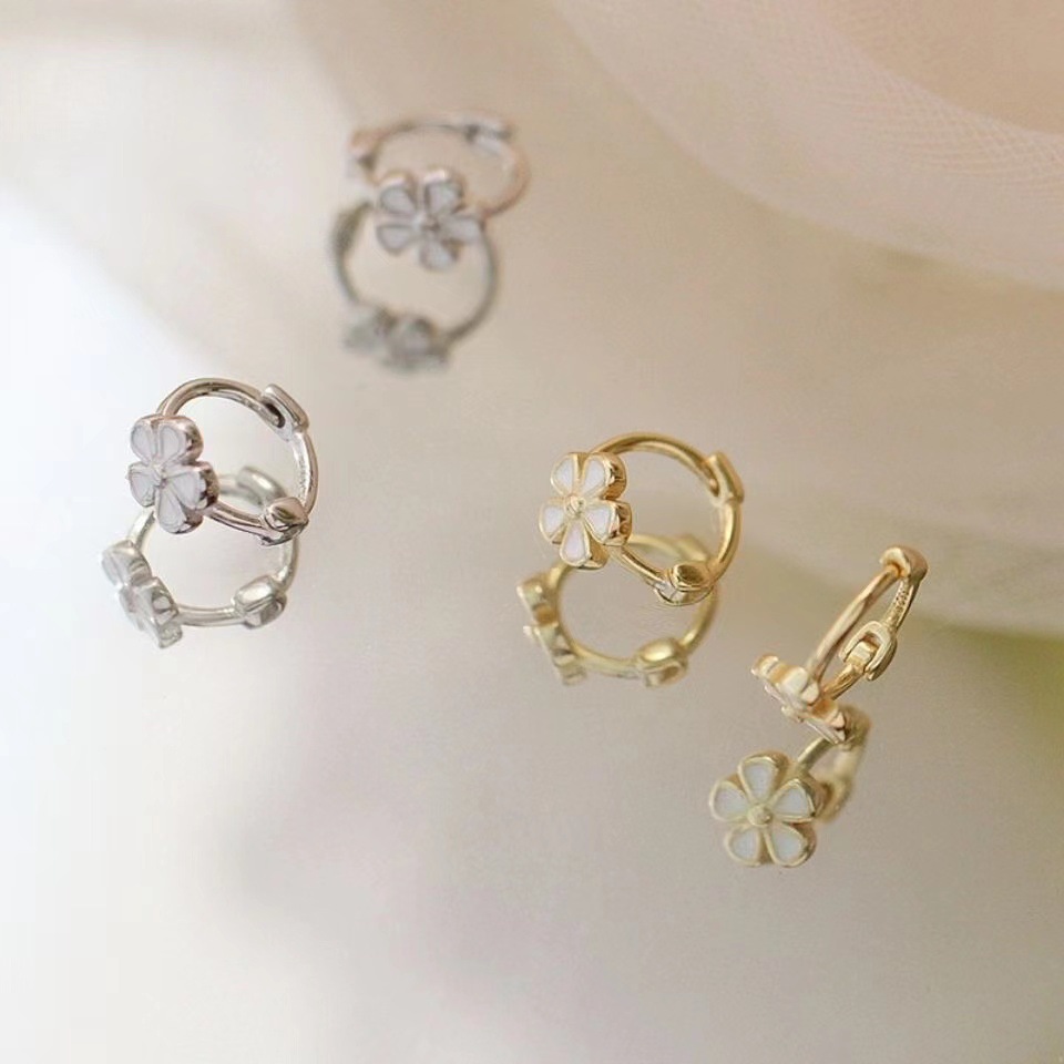 New Women's Daisy Temperament Fashion Earrings