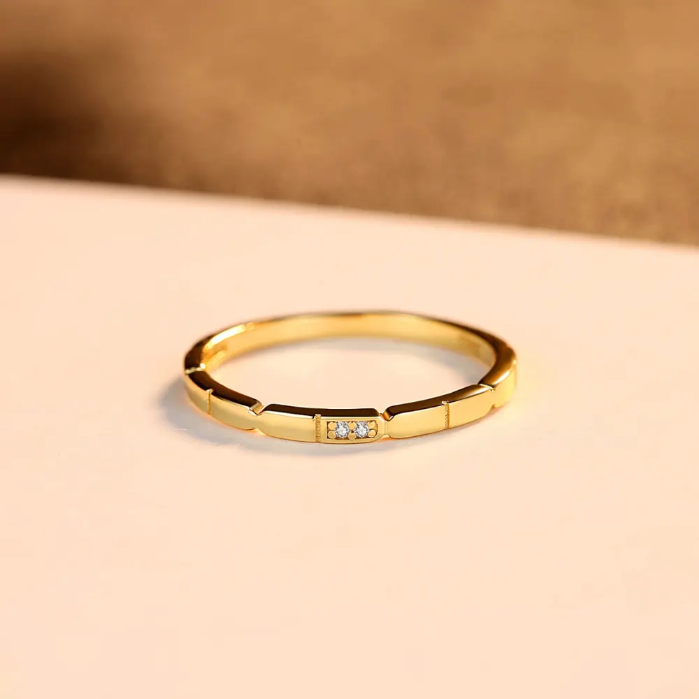 Korean Fashion Silver Jewelry Made of Round Zircon