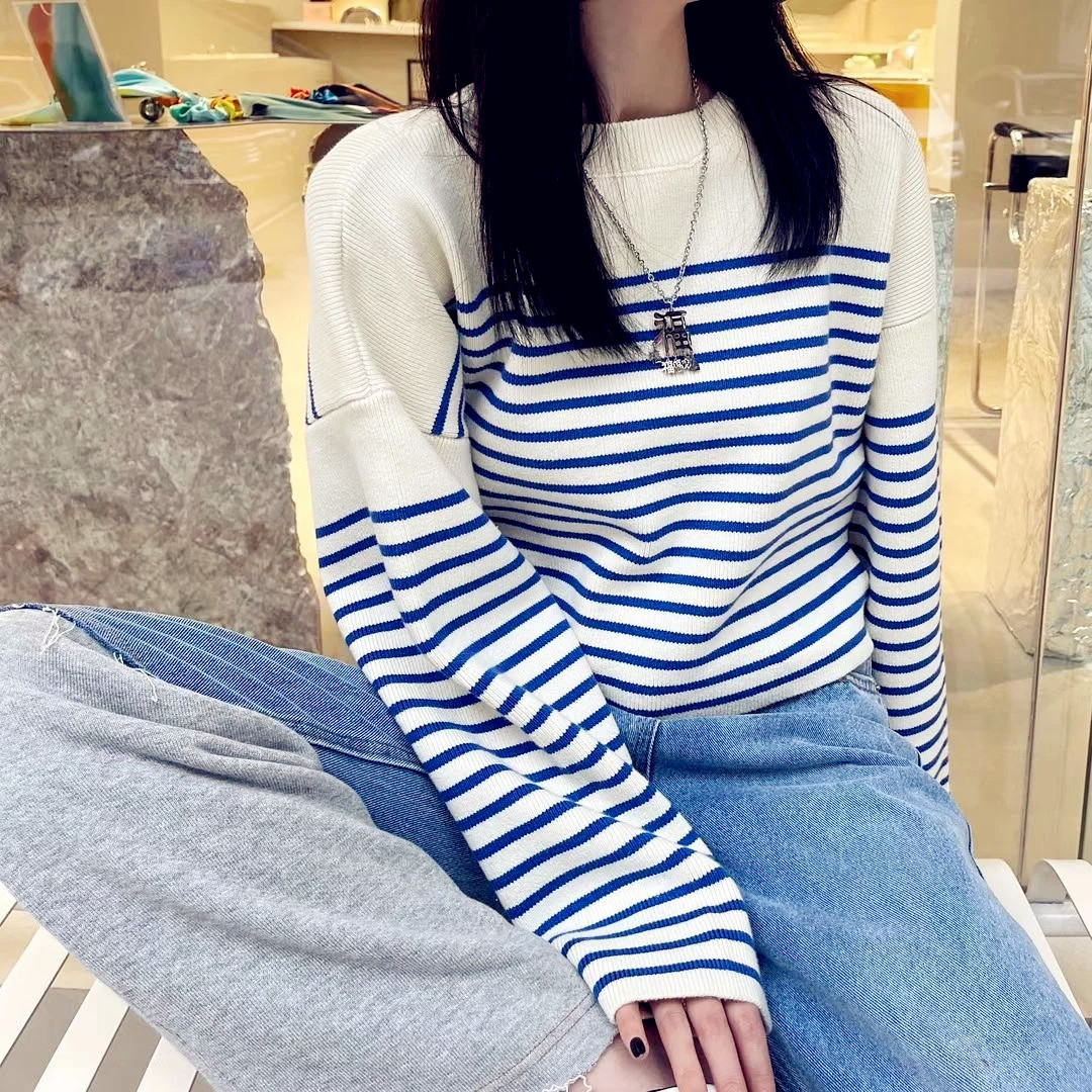 Title 4, Loose Round Neck Short Knit Sweater Blouse, Com...