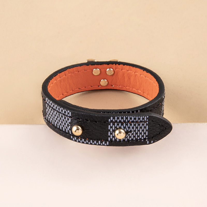 Vintage Letter V Plaid Pattern Leather Bracelet Wristband