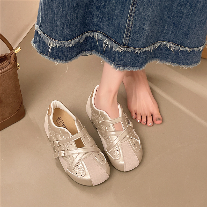 Perforated Split Toe Flat Sneakers, picture 4 of 4