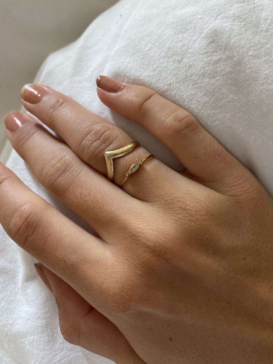 Нежное кольцо с пресноводным жемчугом карамельного циркона