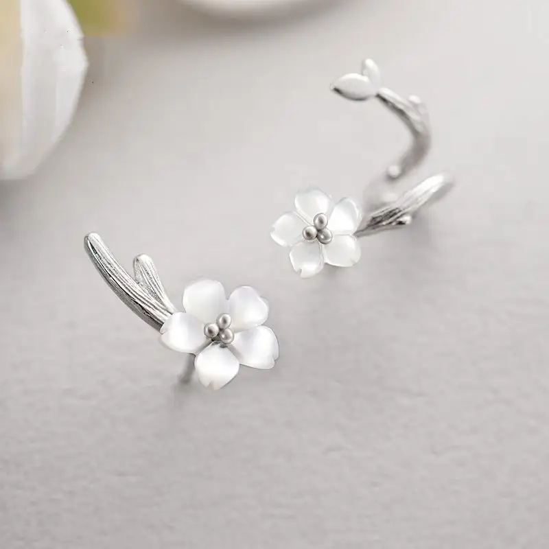 Fashionable And Simple Female Sterling Silver Earrings