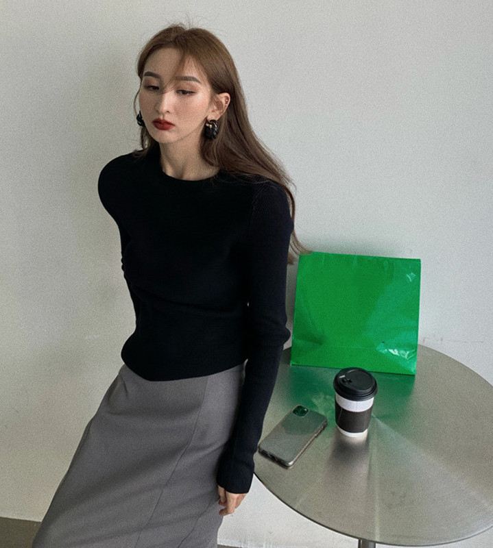 Casual Women's Solid Color Knitted Round Neck Sweater