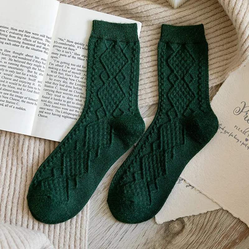 Female Solid Color Peplum Simple Wind Japanese Retro Autumn And Winter Dark Pattern Diamond Plaid Medium Tube Mori System Socks - Dark Green