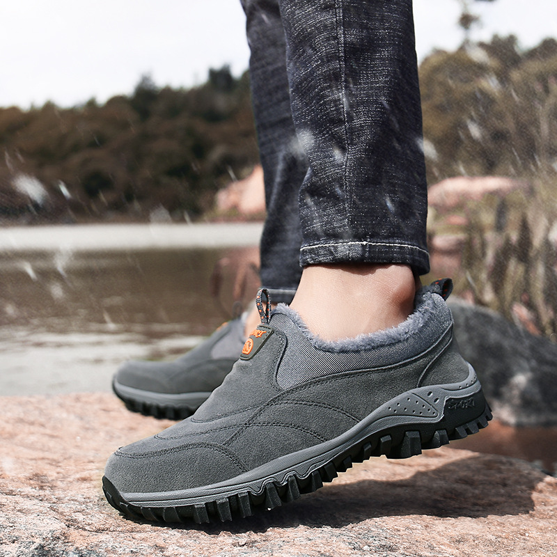 Title 7, Outdoor sports shoes with velvet feet