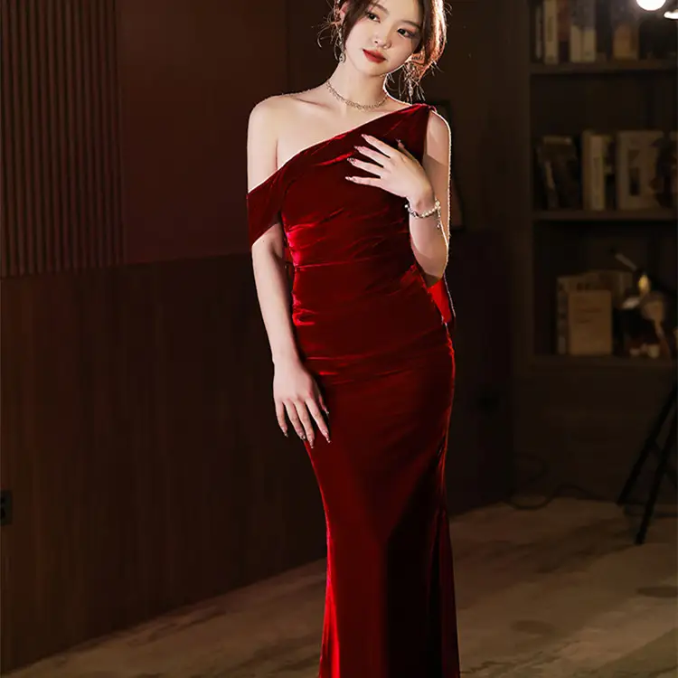 Women's Fashion Casual One Shoulder Velvet Dress
